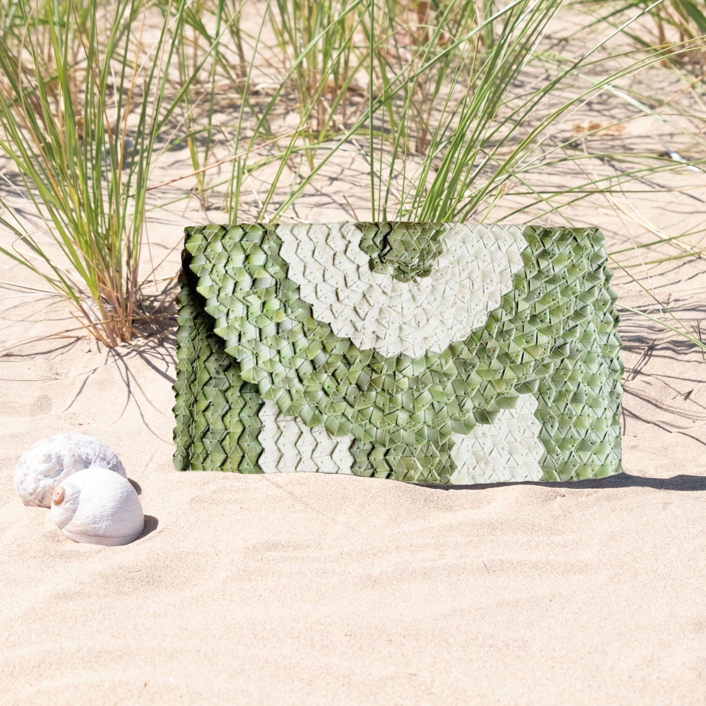 Straw Summer Resort Clutch Leaf Green and White