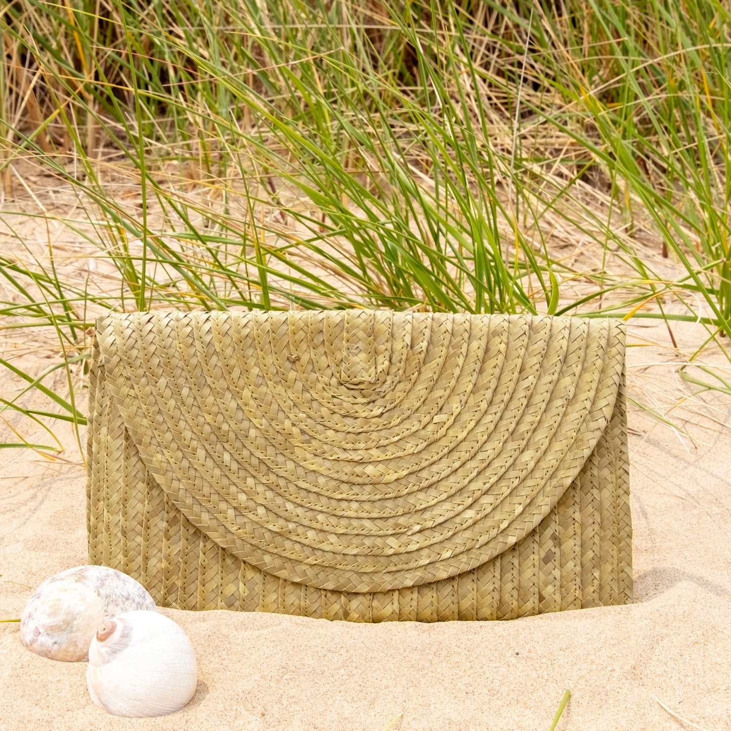 Straw Summer Resort Clutch Solid Natural