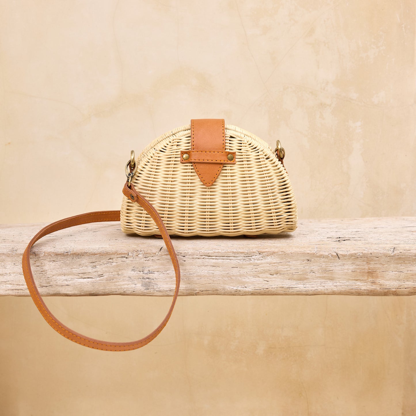 Rattan Ivory Clamshell Convertable Clutch and Crossbody Bag