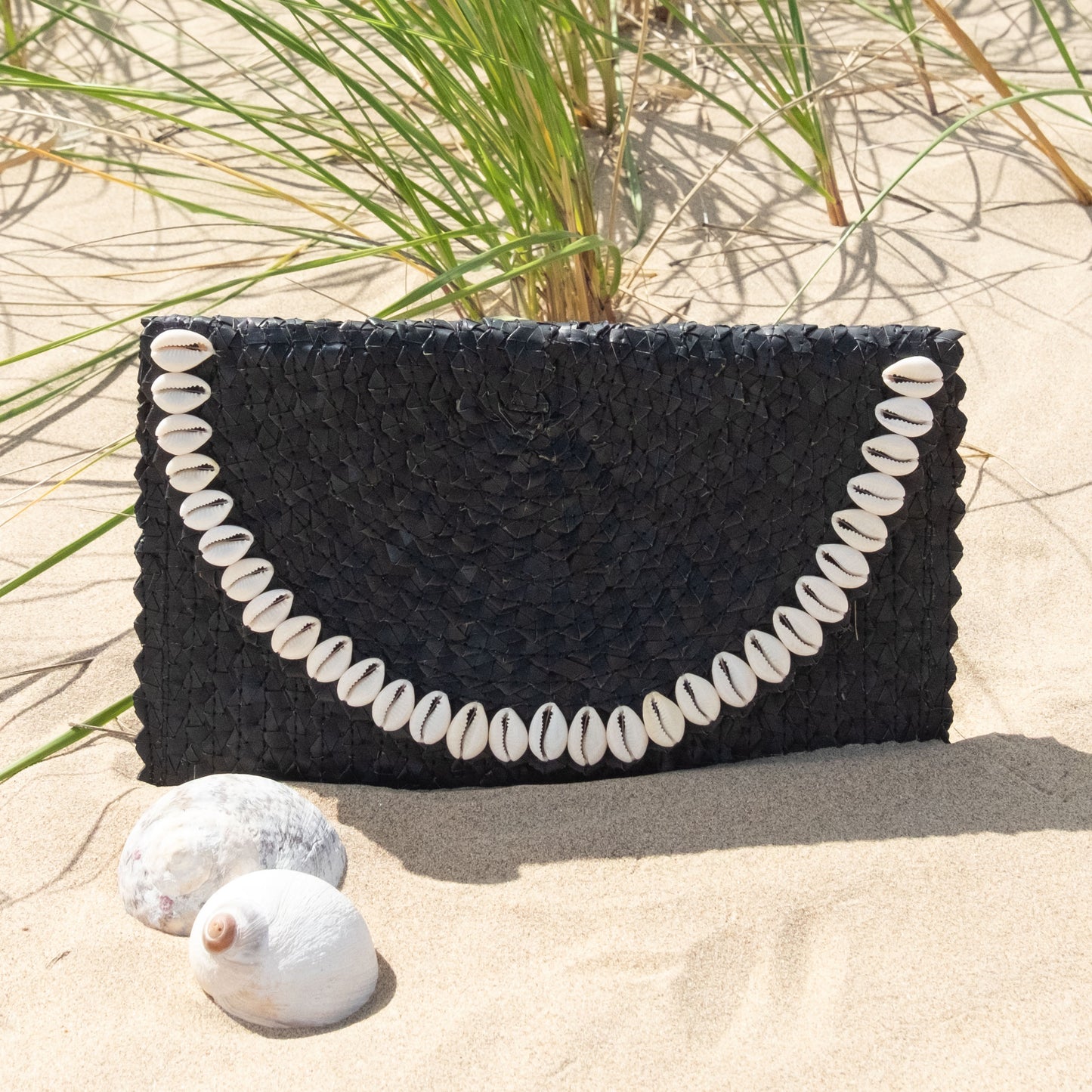 Straw Summer Resort Clutch - Black with Cowrie Shell Trim